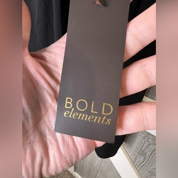 138. NWT BOLD elements Chain Link Neckline Black Cutout Blouse 3X - Picture 3 of 8